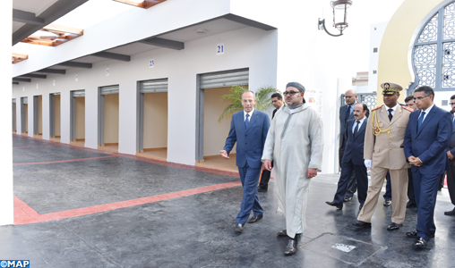 SM le Roi inaugure à Tanger la première tranche du marché de proximité ”Beni Makada”