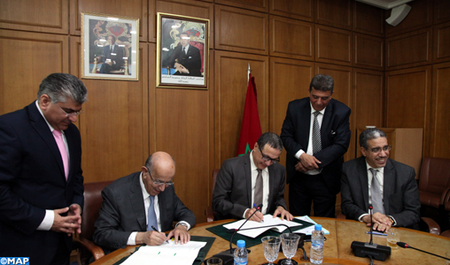 Signature des contrats de prêt et de garantie relatifs à la participation du FADES au financement du projet “Nador West Med” pour 2 MMDH