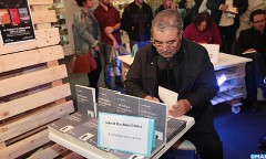 Le poète, écrivain et journaliste Khalil Hachimi Idrissi signe au SIEL son nouveau recueil “L’intuition et la preuve”