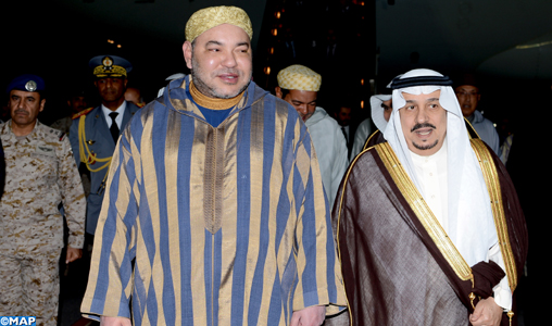 Arrivée de Sa Majesté le Roi à Ryad pour prendre part au Sommet Maroc-Pays du Golfe