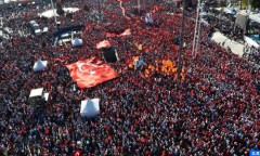 Turquie: manifestation géante à Istanbul en soutien à la démocratie