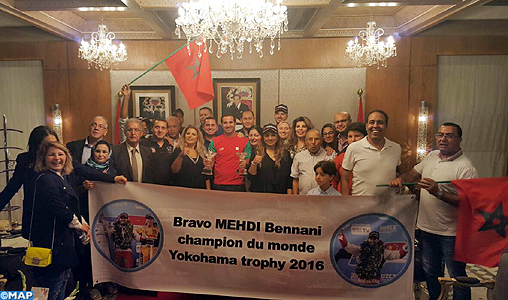 Aéroport de Rabat-Salé: Accueil chaleureux de Mehdi Bennani, vainqueur du trophée des indépendants au GP de Chine