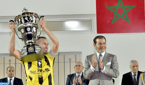 SAR le Prince Moulay Rachid préside, à Laâyoune, la finale de la Coupe du Trône de Football 2015-2016