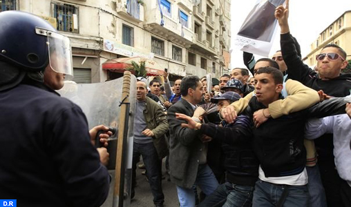 Algérie: Violentes protestations après la publication d’une liste de bénéficiaires de logements en Kabylie