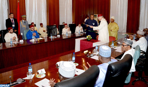 SM le Roi et le Chef de l’Etat nigérian président la cérémonie de lancement d’un partenariat stratégique pour le développement de l’industrie des engrais au Nigéria