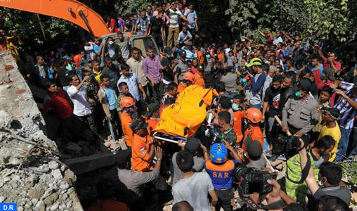 Séisme en Indonésie: le bilan s’élève à 97 morts