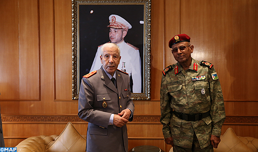 Sur Hautes Instructions de SM le Roi, le Général de Corps d’Armée, Inspecteur général des FAR et Commandant la Zone Sud reçoit le Chef d’Etat-Major des Forces Armées Djiboutiennes