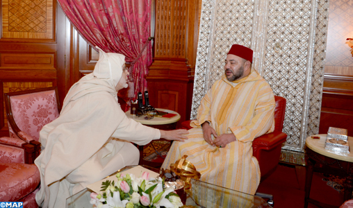 SM le Roi reçoit M. Jamal Eddine Al Boutchichi Al Qadiri qui a présenté au Souverain les condoléances suite au décès de son père Cheikh Hamza Al Qadiri Boutchich