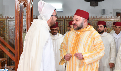SM le Roi, Amir Al Mouminine, accomplit la prière du vendredi à la mosquée Ibrahim Al-Khalil à Casablanca