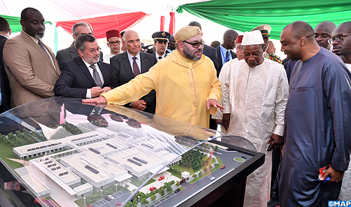 SM le Roi et le président guinéen visitent le chantier de construction du complexe de formation professionnelle