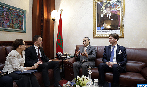 Le ministre hongrois des AE appelle à saisir les opportunités qu’offrent le Maroc et la Hongrie sur les plans économique, commercial et culturel