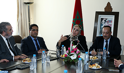 Passation des pouvoirs entre Mme El Hakkaoui et M. Laaraj, nouveau ministre de la Culture et de la Communication