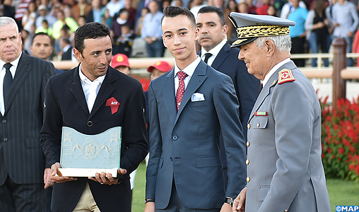 SAR le Prince Héritier Moulay El Hassan préside à Rabat la cérémonie de remise du Grand Prix SM le Roi Mohammed VI du concours de saut d’obstacles 3* de la Garde Royale
