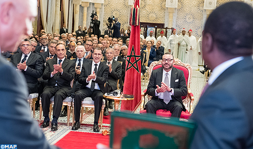 SM le Roi préside à Rabat la cérémonie de signature d’accords relatifs au projet du Gazoduc Nigéria-Maroc et à la coopération maroco-nigériane dans le domaine des engrais