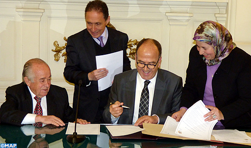 Signature à Santiago d’un mémorandum d’entente entre la Chambre des Conseillers et le Sénat chilien