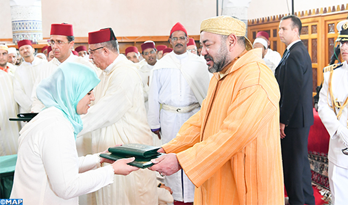SM le Roi remet le Prix Mohammed VI aux majors du programme national de lutte contre l’analphabétisme dans les mosquées au titre de l’année 2016-2017