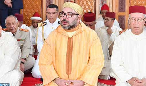 SM le Roi, Amir Al Mouminine, accomplit la prière du Vendredi à la mosquée Er-Rahma à Rabat