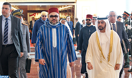 Arrivée de SM le Roi à Abou Dhabi pour une visite d’amitié et de travail aux Émirats Arabes Unis