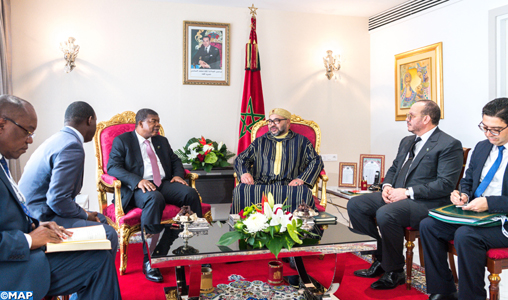 5ème Sommet UA-UE : SM le Roi reçoit à Abidjan le président de la République d’Angola
