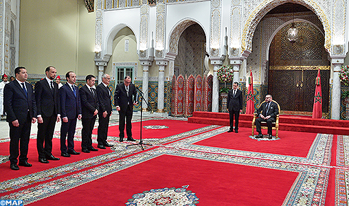 Sa Majesté le Roi reçoit les cinq nouveaux ministres que le Souverain nomme membres du gouvernement