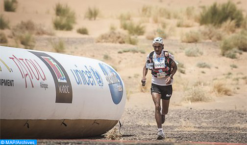 Les Marocains Rachid El Morabity et Aziza Raji dominent le marathon du désert d’Oman