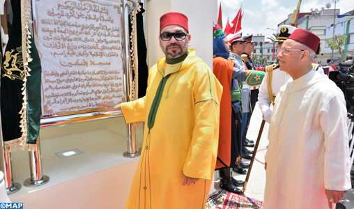SM le Roi, Amir Al-Mouminine, inaugure à Ben M’Sik la mosquée «la Palestine» et y accomplit la prière du vendredi