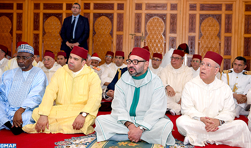 SM le Roi, Amir Al-Mouminine, inaugure à Salé la «Mosquée SA la Princesse Lalla Latifa» et y accomplit la prière du vendredi