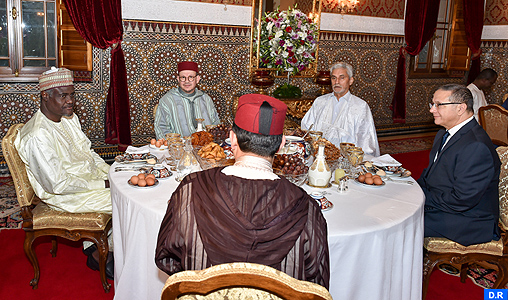 SM le Roi offre un Iftar en l’honneur du président de la Commission de l’Union africaine