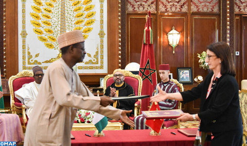 SM le Roi et le Chef de l’Etat nigérian président la signature de trois accords de coopération bilatérale, dont un relatif au projet du Gazoduc Nigeria Maroc