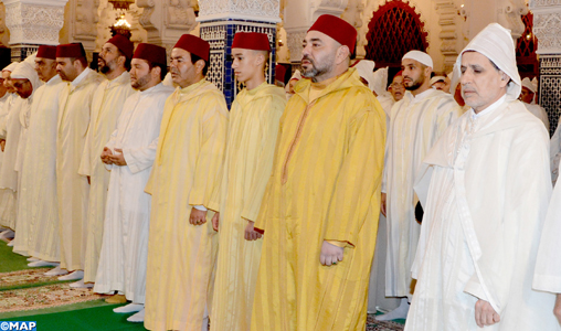 SM le Roi, Amir Al-Mouminine, préside à la mosquée Hassan à Rabat une veillée religieuse en commémoration de Laylat Al-Qadr bénie