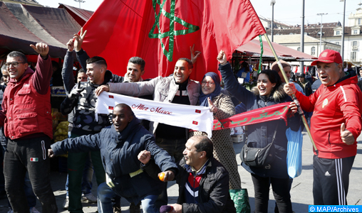 Kaliningrad vit aux rythmes des chants et encouragements des Marocains