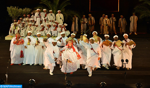 Le 49è Festival national des Arts populaires s’ouvre par une soirée magique célébrant la richesse et la diversité de ce patrimoine immatériel au Maroc