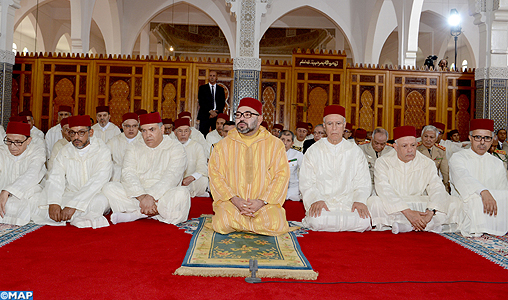 SM le Roi, Amir Al Mouminine, accomplit la prière du Vendredi à la mosquée Al Qods à Salé