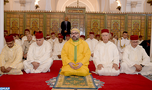 SM le Roi, Amir Al Mouminine, accomplit la prière du Vendredi à la mosquée Koutoubia à Marrakech