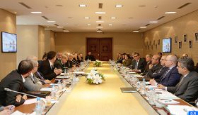 Souss-Massa : M. Akhannouch examine avec des parlementaires et des représentants de la société civile les problématiques liées à l’arganier et au surpâturage