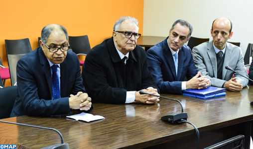 Passation des pouvoirs entre MM. Abdelali Benamour et Driss Guerraoui, nouveau président du Conseil de la concurrence