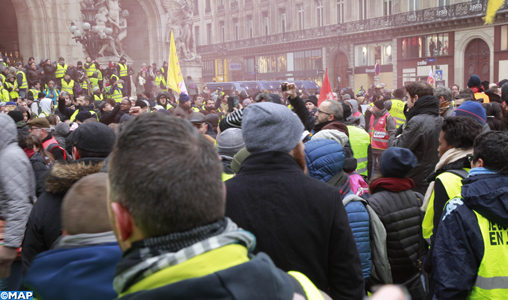 «Gilets jaunes» : mobilisation en baisse à Paris et dans toute la France