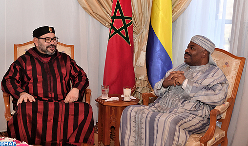 SM le Roi rend visite au Président gabonais, M. Ali Bongo Ondimba, à l’Hôpital militaire de Rabat