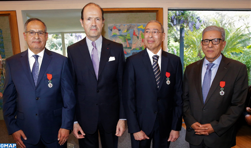 Trois personnalités marocaines décorées des insignes de Chevalier de la Légion d’Honneur de la République de France