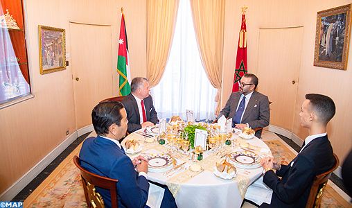 SM le Roi Mohammed VI offre un déjeuner en l’honneur du Souverain du Royaume hachémite de Jordanie