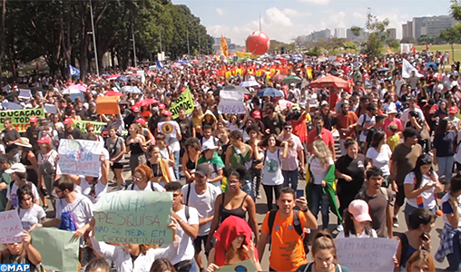 Manifestations massives au Brésil pour dénoncer des coupes budgétaires dans le secteur de l’éducation