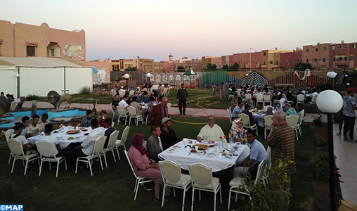 Ramadan à Errachidia: Les Iftars collectifs, une illustration éloquente de l’attachement des Marocains aux valeurs de partage et de solidarité