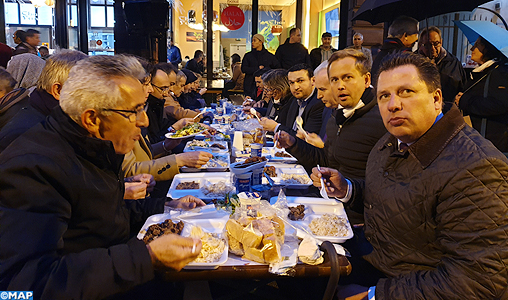 Ramadan: Un iftar collectif réunit différentes nationalités et confessions sur l’une des principales avenues de Francfort