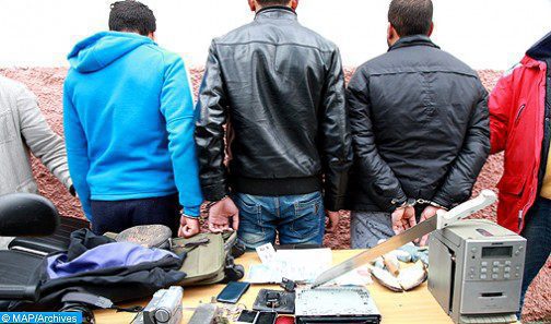 Tanger: Arrestation de cinq individus soupçonnés de liens avec un réseau criminel impliqué dans une affaire de vol d’une somme d’argent de 4.990.000 dirhams