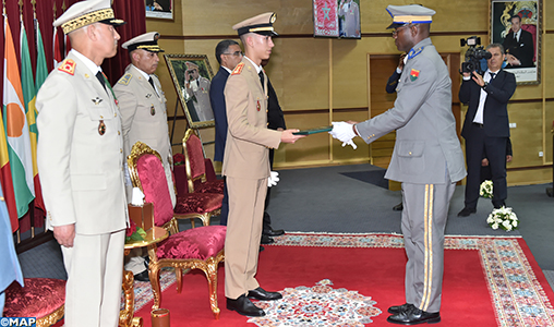 SAR le Prince Héritier Moulay El Hassan préside à Kénitra la cérémonie de sortie de la 19è promotion du Cours supérieur de défense et de la 53è promotion du Cours État-Major