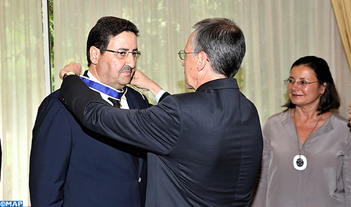 Le premier vice-président de la Chambre des conseillers reçoit les insignes de l’Ordre de Rio Branco du gouvernement brésilien