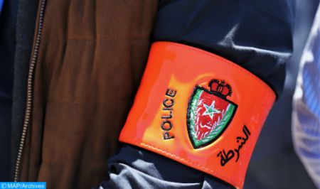 Sidi Kacem : Un brigadier de police contraint d’utiliser son arme de service pour arrêter un individu qui mettait en danger la vie de citoyens et d’éléments de police (DGSN)