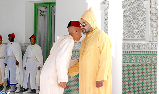 SM le Roi, Amir Al-Mouminine, accomplit la prière de l’Aïd Al-Adha à la mosquée Hassan II à Tétouan et reçoit les vœux en cette heureuse occasion
