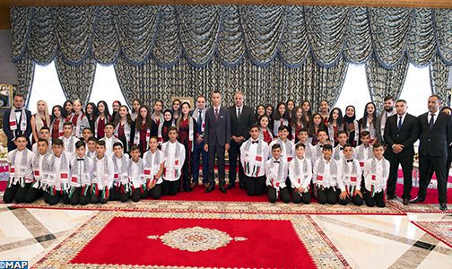 SAR le Prince Héritier Moulay El Hassan reçoit les enfants d’Al Qods participant à la 12è édition des colonies de vacances, organisée par l’Agence Bayt Mal Al-Qods Acharif