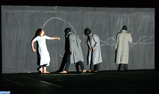 La pièce “Alach?” de la troupe “Kawaliss” au Festival international du théâtre contemporain et expérimental du Caire